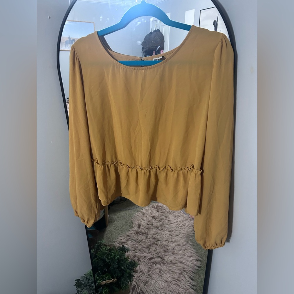 Mustard Women's Top NWOT